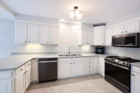 Kitchen - 1717 Apple Blossom Dr #3, Munster, IN 46321 photo 3 of 4