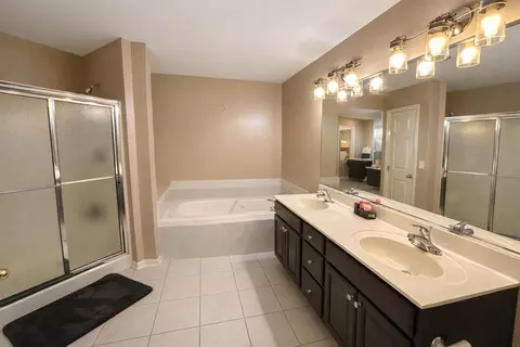 Bath - 1717 Apple Blossom Dr #3, Munster, IN 46321 photo 1 of 5