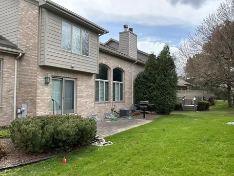 Exterior - 1717 Apple Blossom Dr #3, Munster, IN 46321 photo 4 of 4
