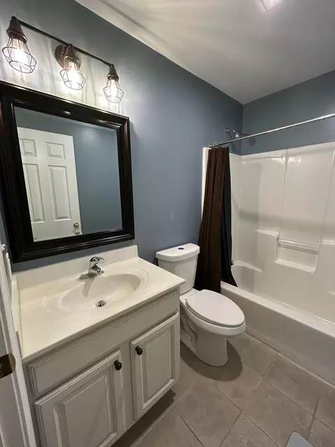 Bath - 1717 Apple Blossom Dr #3, Munster, IN 46321 photo 4 of 5