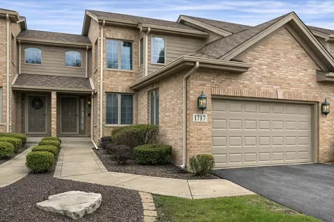 1717 Apple Blossom Dr #3, Munster, IN 46321