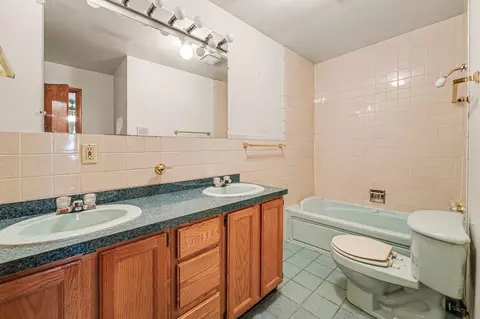 Bath - 2423 Marshall Pl, Gary, IN 46404 photo 1 of 2