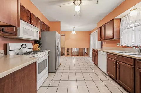 Kitchen - 2423 Marshall Pl, Gary, IN 46404 photo 1 of 2