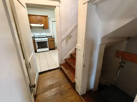 Entry Way - 701 Tyler St, Gary, IN 46402 photo 3 of 6