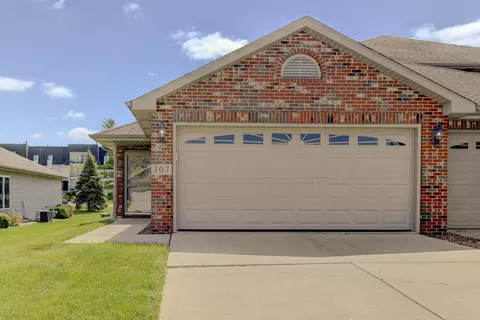 307 Deertrail Ln, Schererville, IN 46375