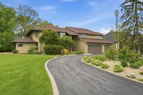 732 Royal Dublin Ln, Dyer, IN 46311