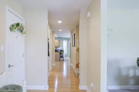 Entry Way - 1270 E Greenview Pl, Crown Point, IN 46307 photo 2 of 5