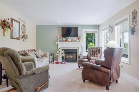Living - 1270 E Greenview Pl, Crown Point, IN 46307 photo 2 of 2