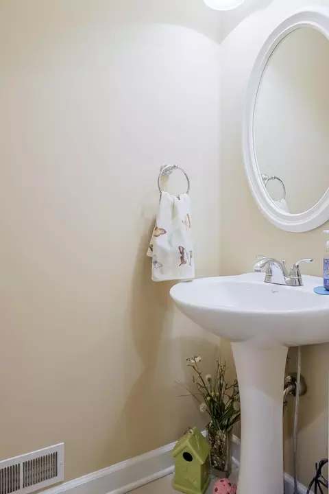 Bath - 1270 E Greenview Pl, Crown Point, IN 46307 photo 1 of 5