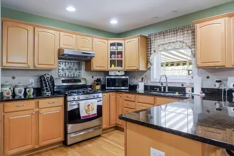 Kitchen - 1270 E Greenview Pl, Crown Point, IN 46307 photo 3 of 3