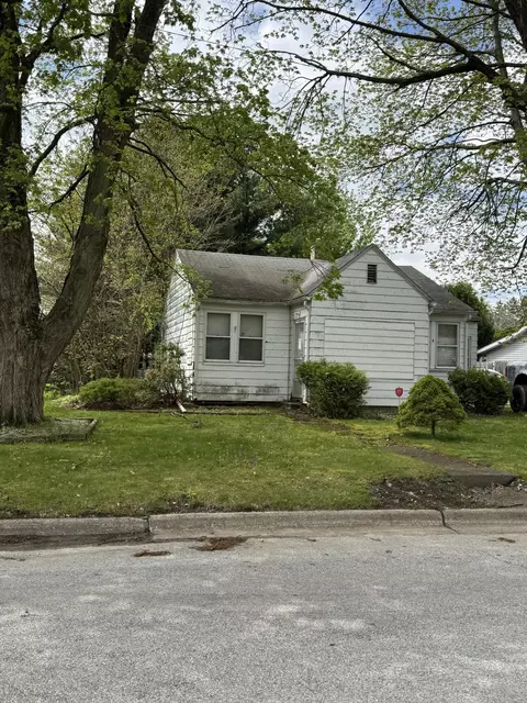 1308 Greenway St, La Porte, IN 46350
