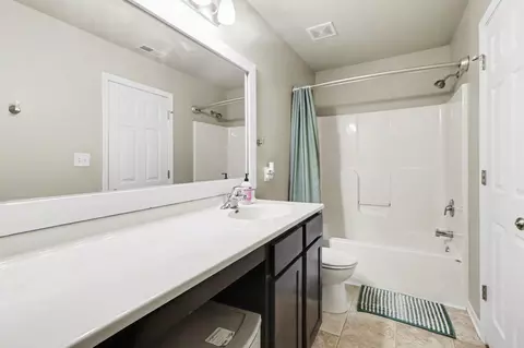 Bath - 7682 E 111th Pl, Crown Point, IN 46307 photo 2 of 3
