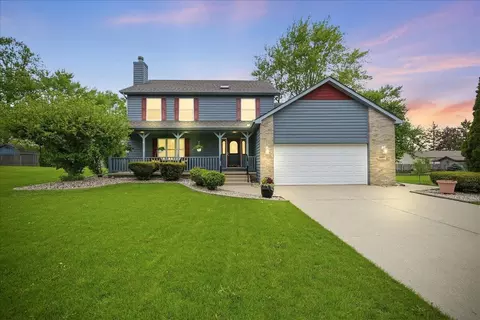 2105 Shadowood Ct, Valparaiso, IN 46383