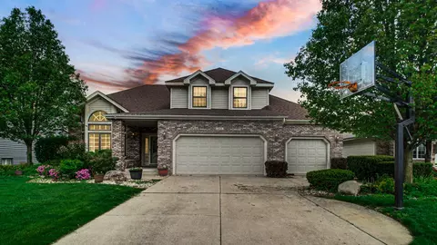242 Golfview Dr, Schererville, IN 46375