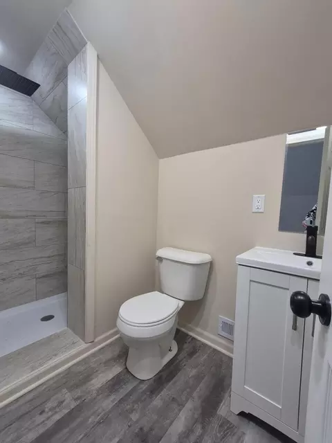 Bath - 2340 Wilson St, Gary, IN 46404 photo 2 of 3