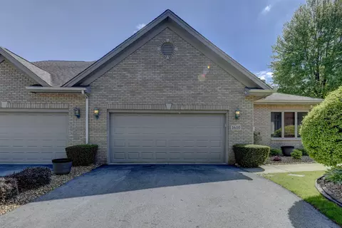 1610 Mourning Dove Dr, Munster, IN 46321