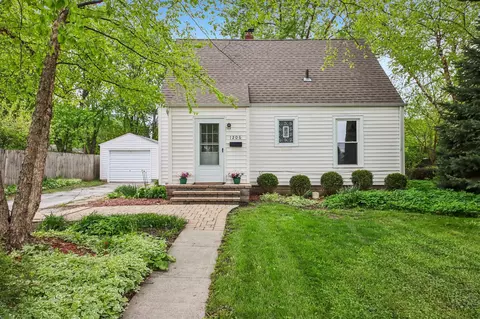 1206 Sycamore St, Crown Point, IN 46307