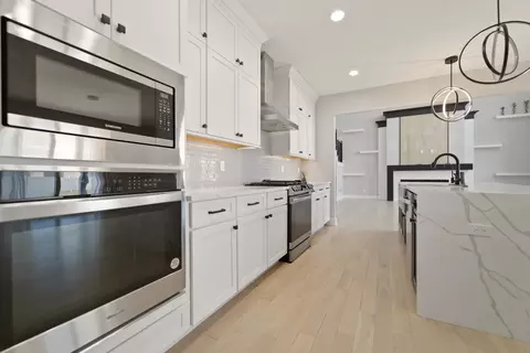 Kitchen - 9343 Iris Dr, Saint John, IN 46373 photo 1 of 7