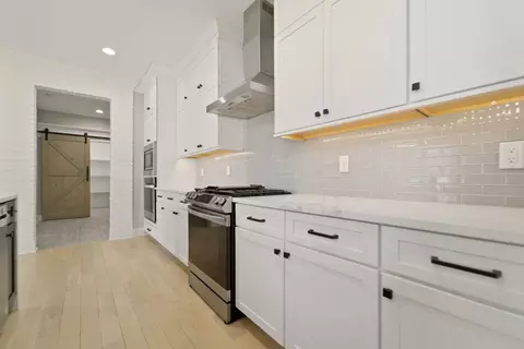 Kitchen - 9343 Iris Dr, Saint John, IN 46373 photo 5 of 7