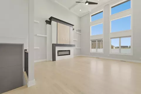 Living - 9343 Iris Dr, Saint John, IN 46373 photo 2 of 6