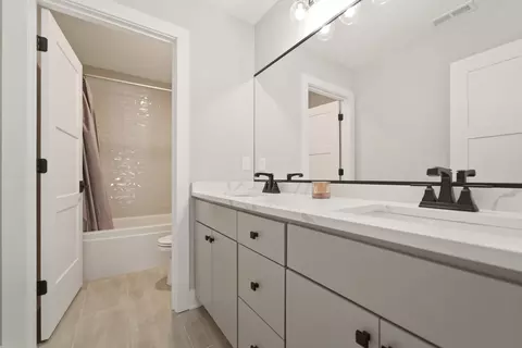 Bath - 9343 Iris Dr, Saint John, IN 46373 photo 2 of 5