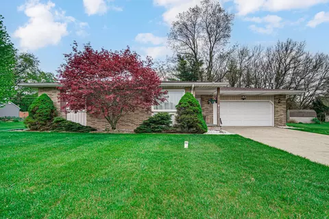 320 Bordeaux Dr, La Porte, IN 46350