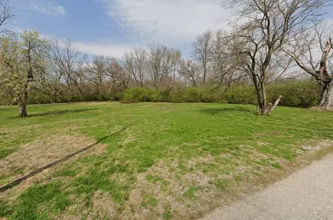 7995 Cox Rd, Terre Haute, IN 47802 photo 2