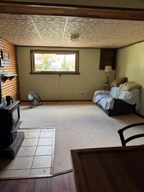 Living - 8430 Bell St, Crown Point, IN 46307 photo 2 of 4