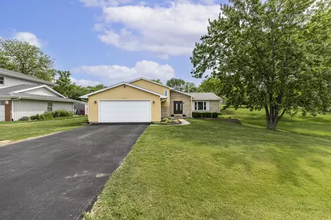 1762 Broadacre Rd, Crown Point, IN 46307