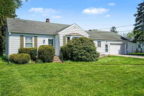 109 W Walker St, Rolling Prairie, IN 46371