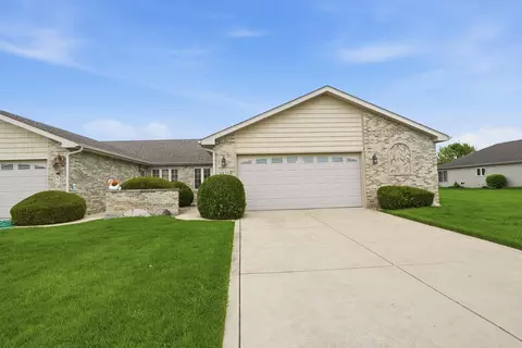 9831 Hart St, Saint John, IN 46373