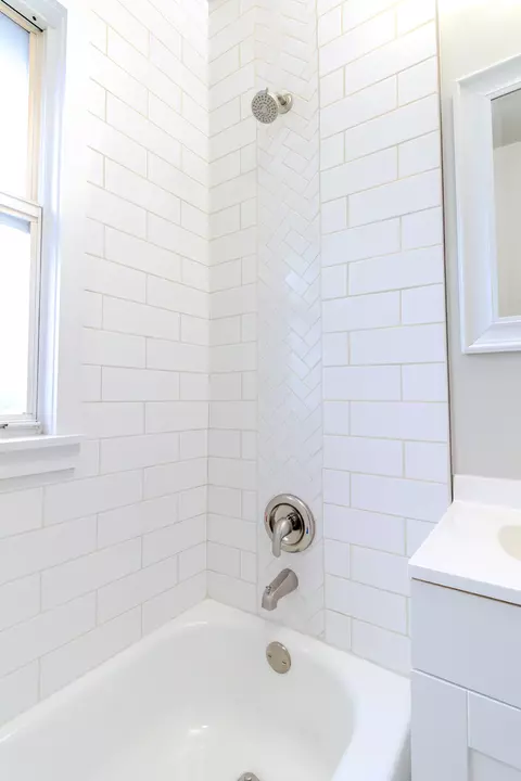 Bath - 829 Johnson St, Gary, IN 46402 photo 1 of 3