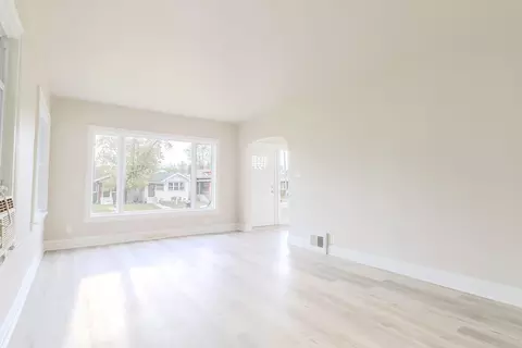 Living - 829 Johnson St, Gary, IN 46402 photo 3 of 10
