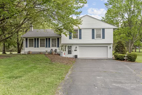 81 E Division Rd, Valparaiso, IN 46383