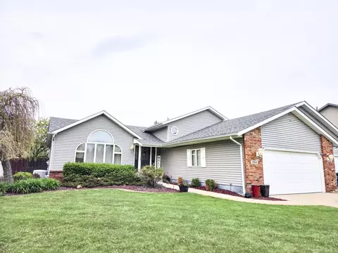 1960 Christenson Ln, Schererville, IN 46375