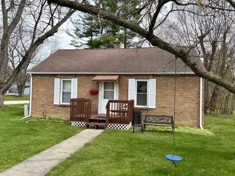 1208 Lafayette St, Valparaiso, IN 46383
