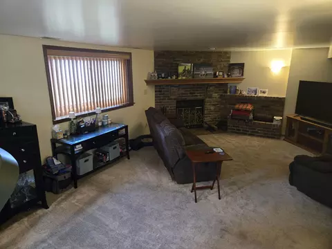 Living - 2446 Rolling Hill Dr, Dyer, IN 46311 photo 2 of 7
