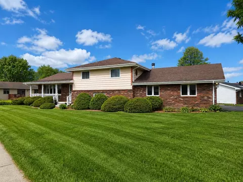 2446 Rolling Hill Dr, Dyer, IN 46311