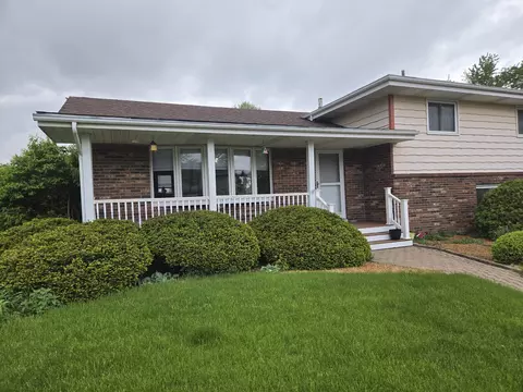 Exterior - 2446 Rolling Hill Dr, Dyer, IN 46311 photo 3 of 4