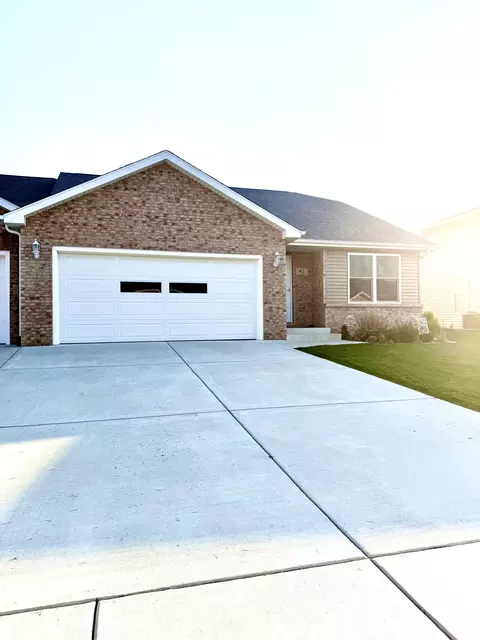 82 Prince William Ct, La Porte, IN 46350