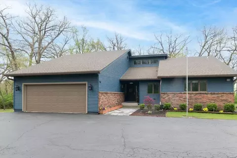 9131 Colfax St, Crown Point, IN 46307
