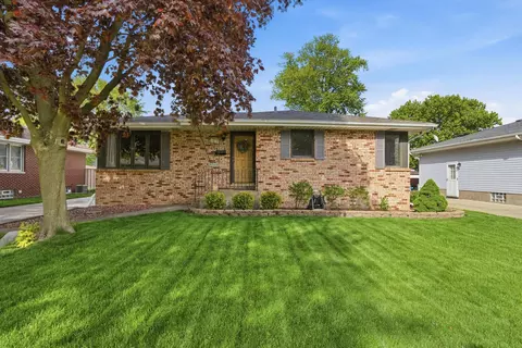 9015 O Day Dr, Highland, IN 46322