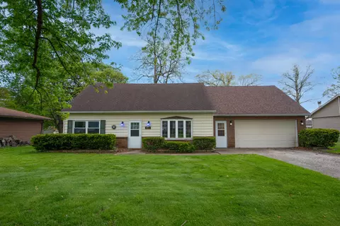 2611 Crowsnest Dr, Hobart, IN 46342