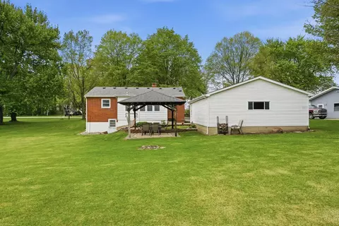 Exterior - 1831 N Lofgren Rd, Rolling Prairie, IN 46371 photo 8 of 9