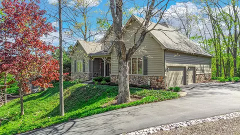 53 Braemar Dr, Valparaiso, IN 46385