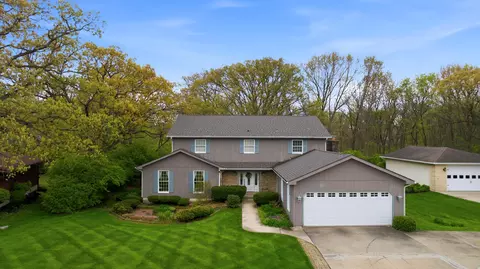 1029 Greenview Dr, Crown Point, IN 46307
