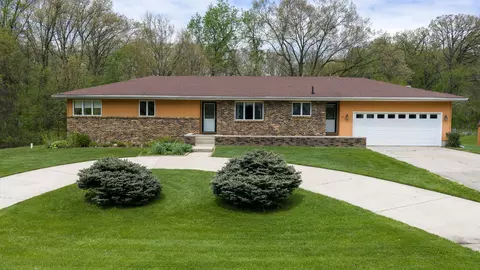 11 Stoner Dr, Valparaiso, IN 46385