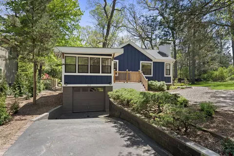 423 Oakland Dr, Michiana Shores, IN 46360