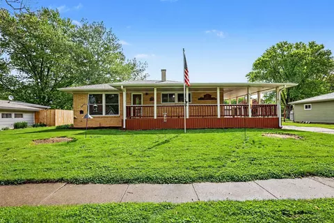 131 Hillcrest St, Hobart, IN 46342