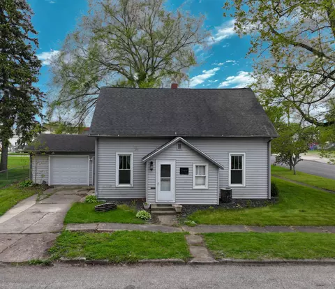 121 W Spring St, Winamac, IN 46996